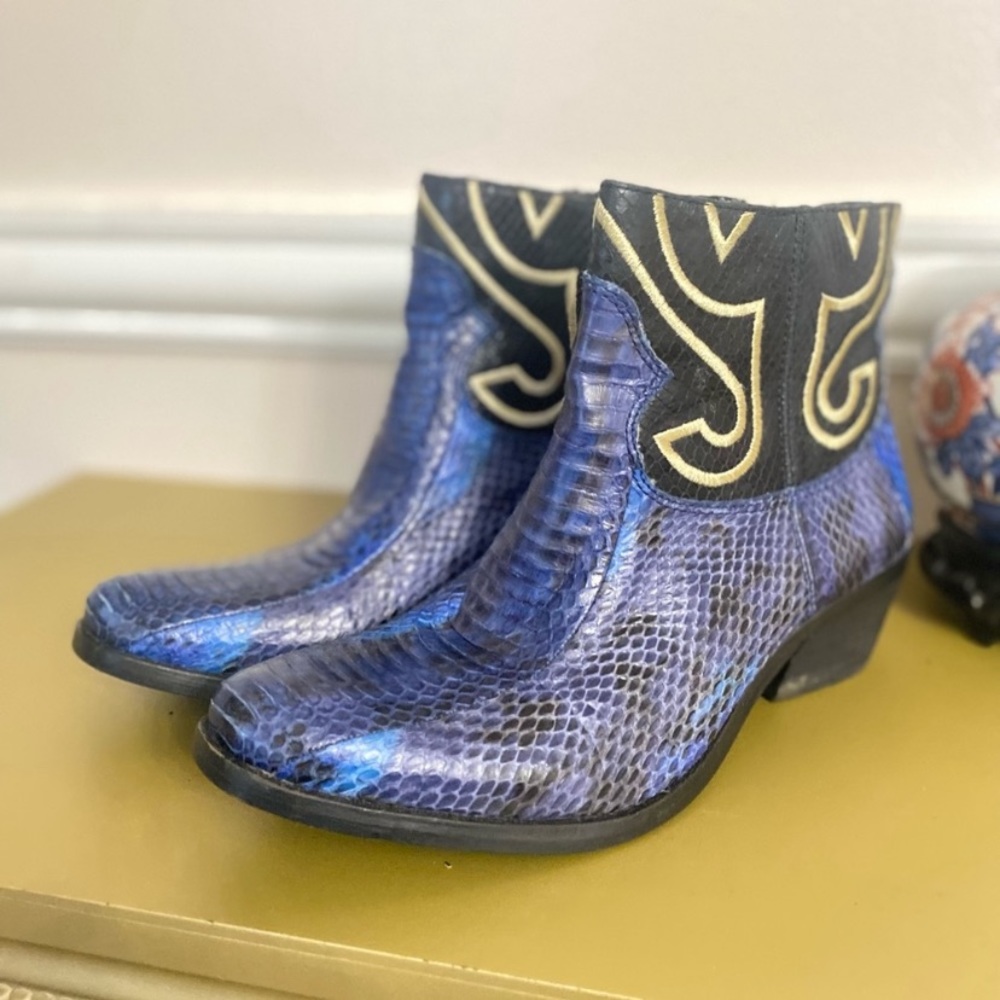 Vince Camuto Snakeskin Embroidery leather boots